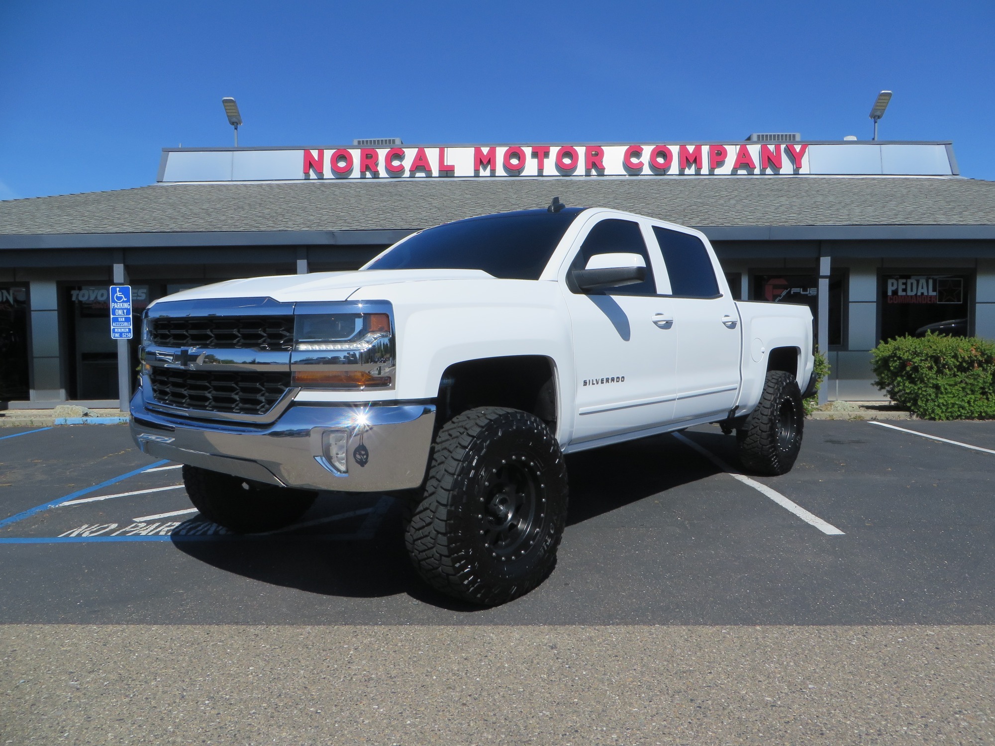 photo of 2018 Chevrolet Silverado 1500 LT Crew Cab 2WD